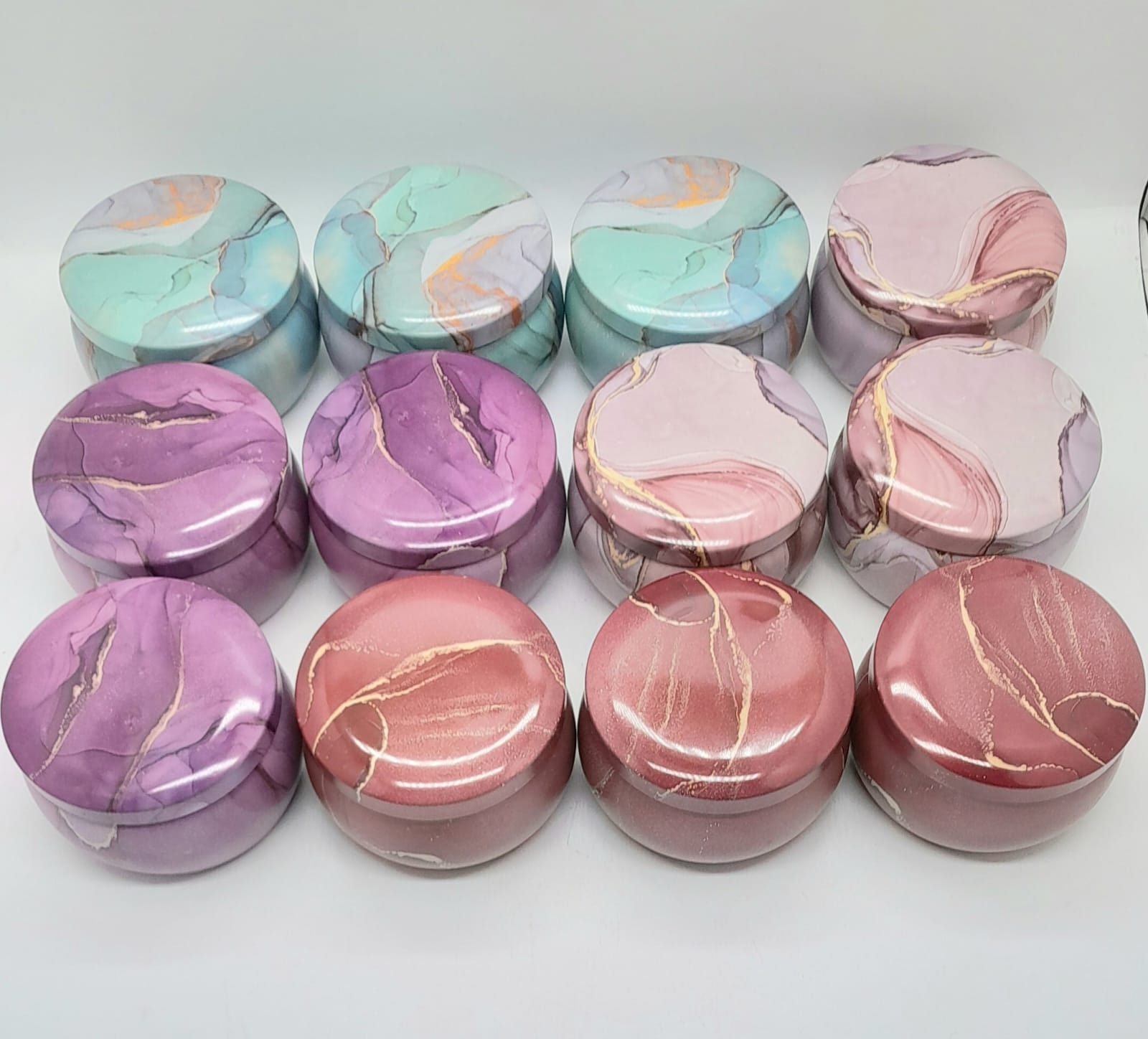 WhatsApp Image 2026-02-26 at 10.21.18 AM Lata Metal Diseño Variado SLK-1257 12unds - Imagen 1